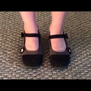 Girls hello kitty shoes